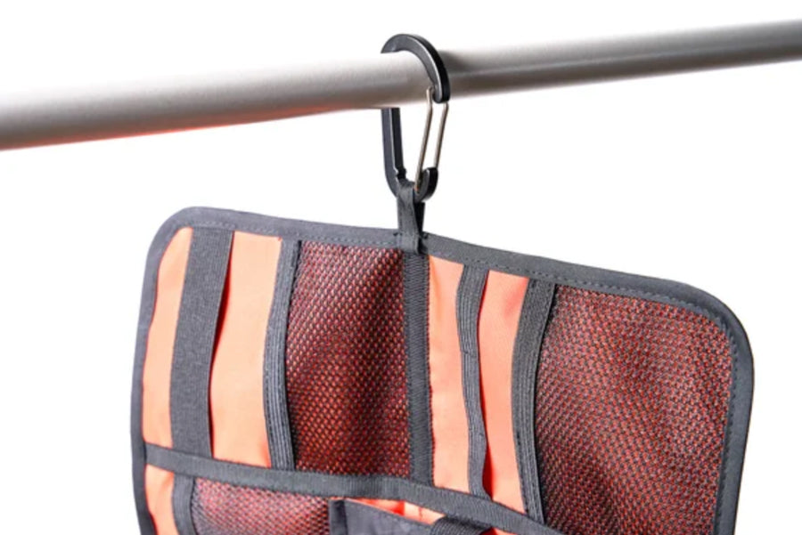 旅先でも過ごしやすく、X-pac素材でアウトドアにも!「収納棚になる旅行ポーチ」