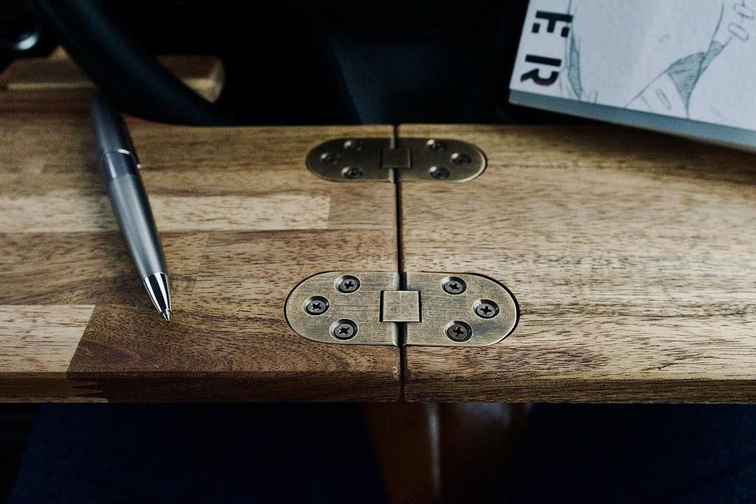 もう誰にも邪魔されない自分だけの秘密基地!移動できる書斎|折りたためる車載デスク(ウォールナット)