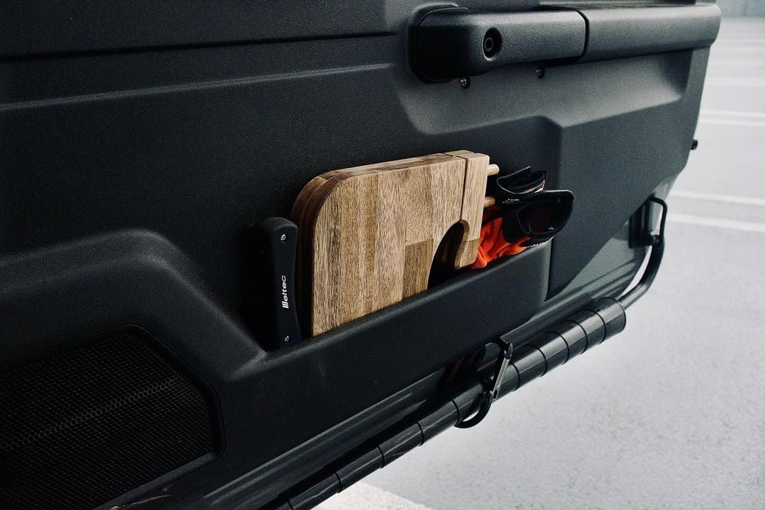 もう誰にも邪魔されない自分だけの秘密基地!移動できる書斎|折りたためる車載デスク(アカシア)