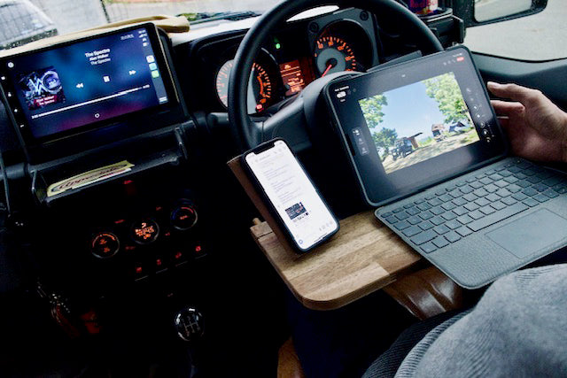 もう誰にも邪魔されない自分だけの秘密基地!移動できる書斎|折りたためる車載デスク(アカシア)