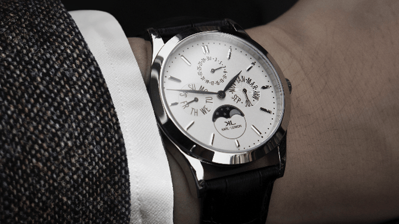 高級クラシック腕時計の代名詞「ムーンフェイズ時計」を日本製で気軽に。＜カルレイモン＞