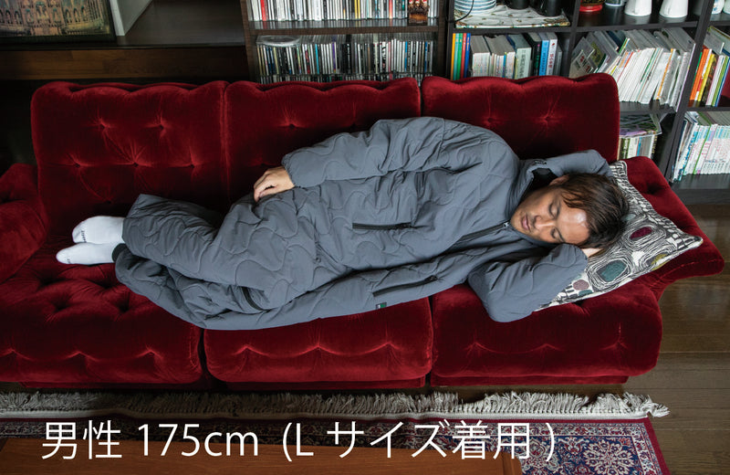 【身体の熱で暖をとる】保温力・伸縮性が進化！着てすぐぽっかぽか、自由に動ける寝袋　「グレー：Lサイズ」