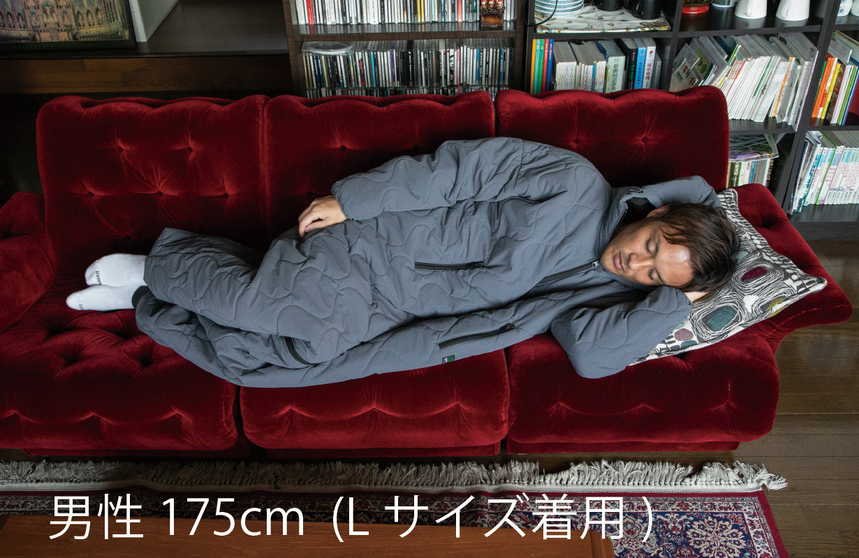 【身体の熱で暖をとる】保温力・伸縮性が進化！着てすぐぽっかぽか、自由に動ける寝袋　「グレー：Sサイズ」