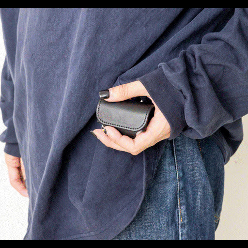 大人が持ちたいスマホポーチとイヤホンケース