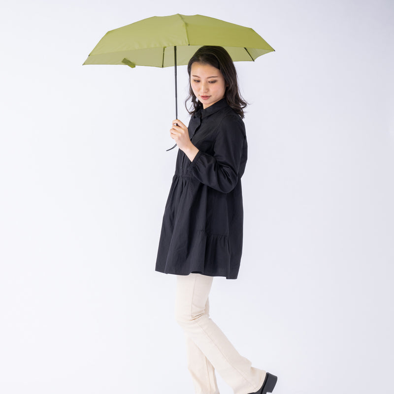 省スペースで傘を常備する新発想の折りたたみ傘【オルタナスリム50】（ピスタチオ）