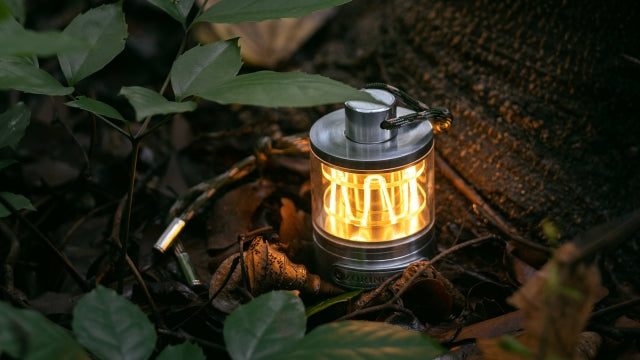 【懐かしいフォルム】キャンプや自宅で楽しめる分銅型のアルミ製・LED小型ランタン