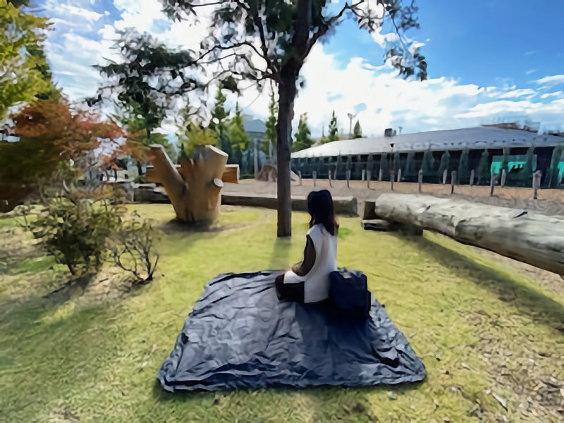 いざという時に困らない！サイクルからピクニックまで、これ1枚！携帯用自転車カバー