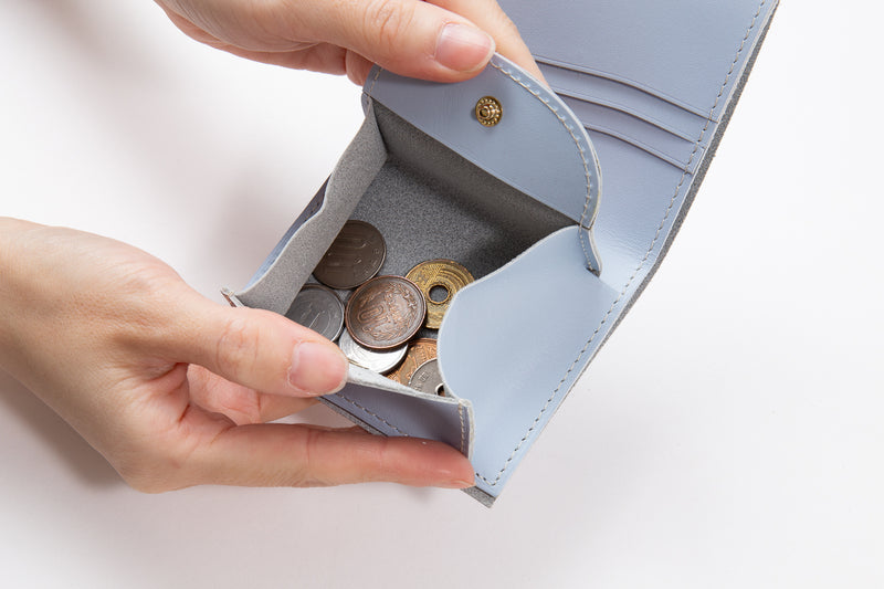 【日本製×ニュアンスカラー】革職人が丁寧に手作り。機能美を兼ね備えたミニマル財布