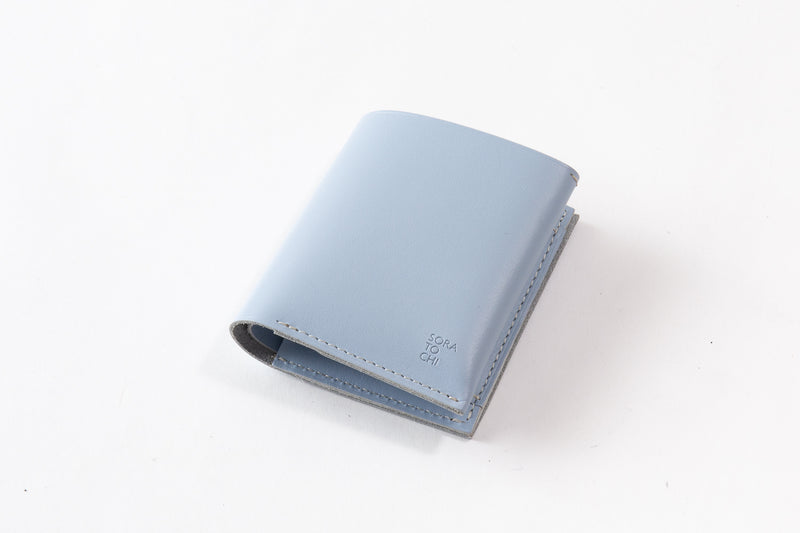 【日本製×ニュアンスカラー】革職人が丁寧に手作り。機能美を兼ね備えたミニマル財布