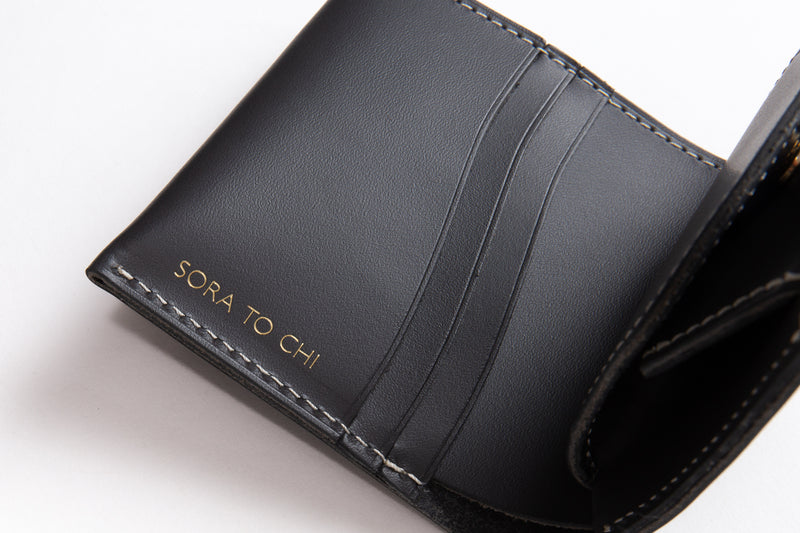 【日本製×ニュアンスカラー】革職人が丁寧に手作り。機能美を兼ね備えたミニマル財布