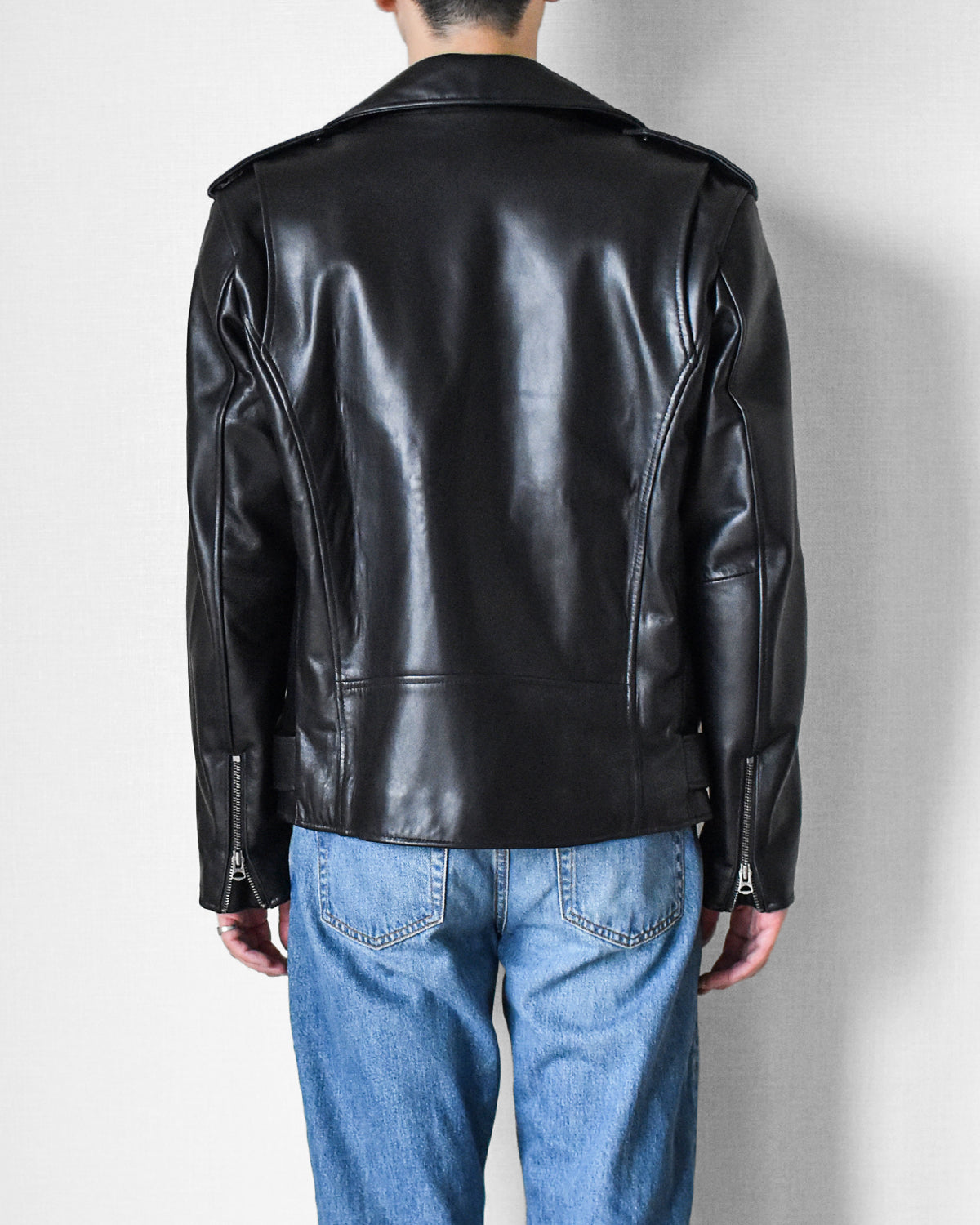 価格以上の満足感を味わえる一着,本格志向のダブルライダースジャケット