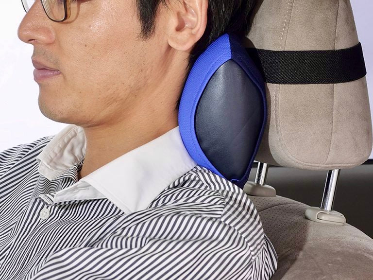 車の振動を吸い取ってくれる。移動を楽にする枕「首をやさしく包み込みむ」ネックピロー