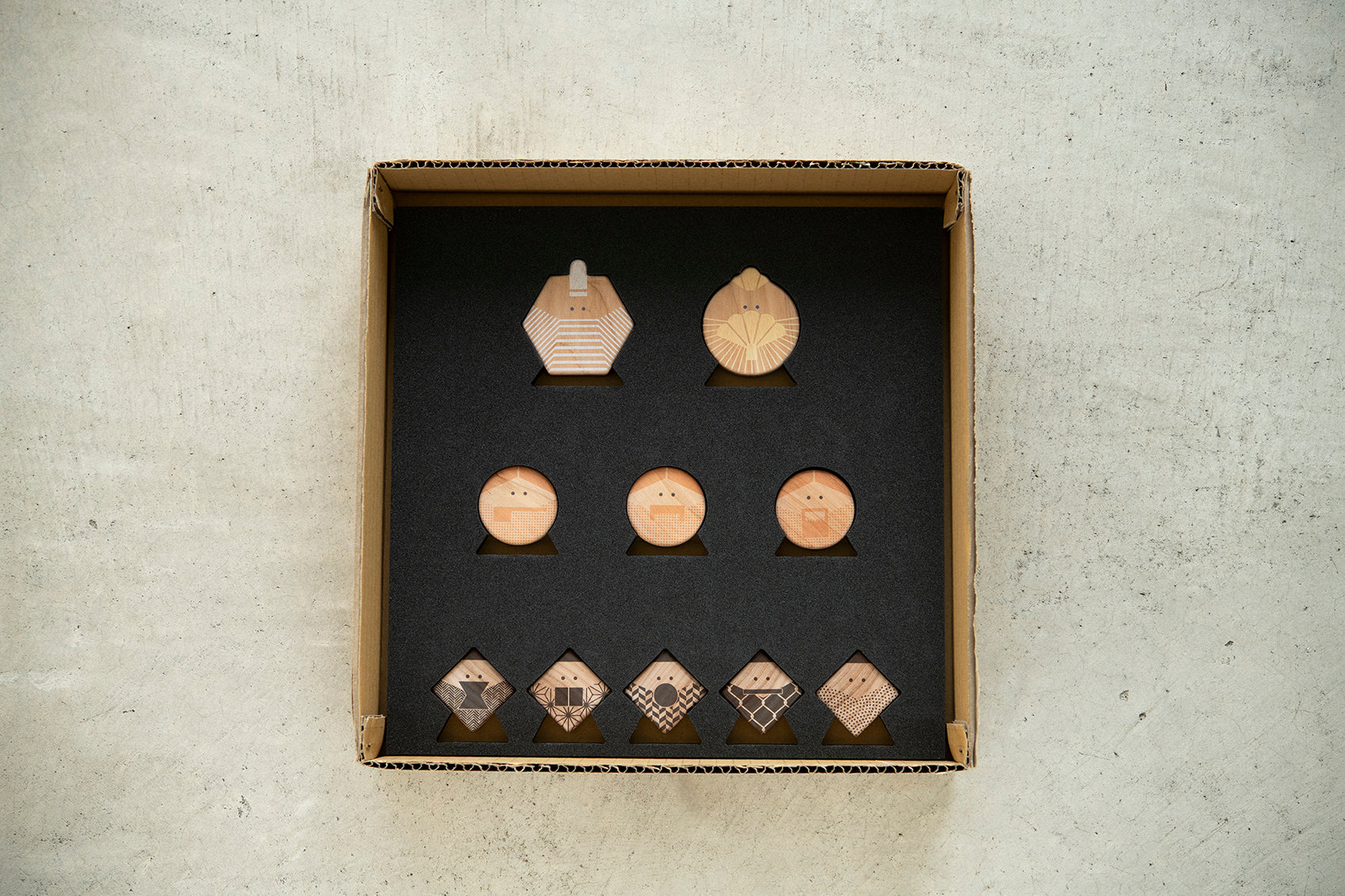 「折り畳めるひなかざり 扇-SENN-」