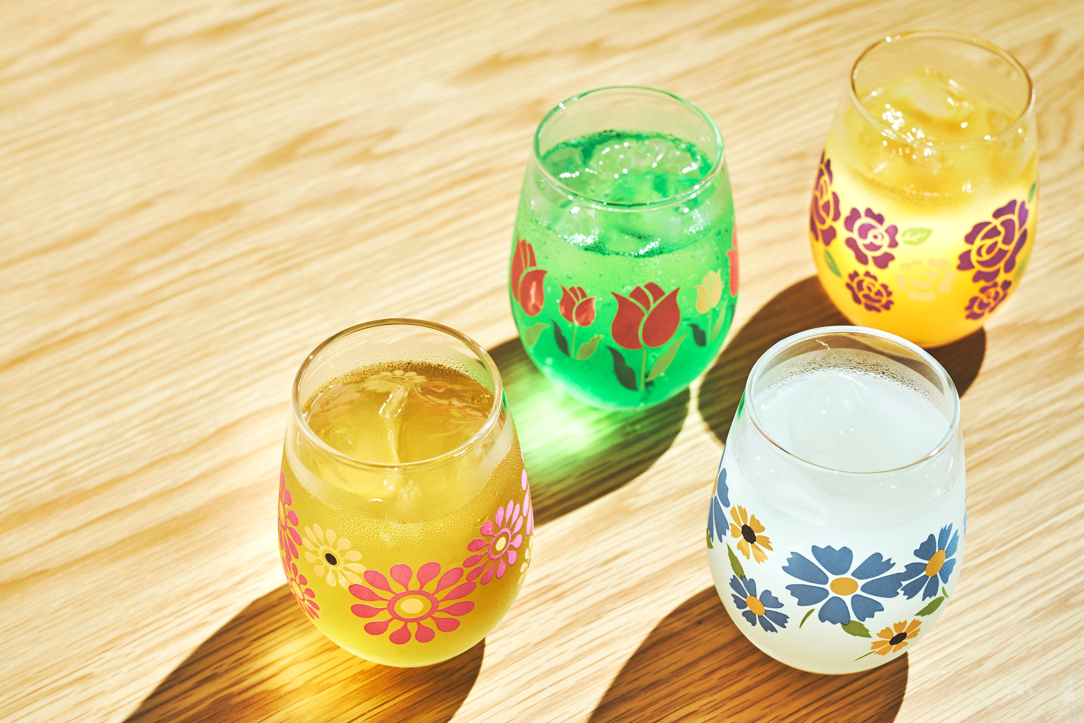 飲み物の温度で絵柄が変わる！「時代を味わう」昭和レトロな懐かしのデザイングラス （4個セット）