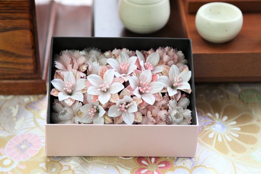 日本の造花職人が作る 鎮魂の箱花「祈花」いのりか  桃