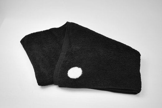 400年続く黒染め技術とタオルの融合。常識に挑戦する本気の黒バスタオル "白丸"
