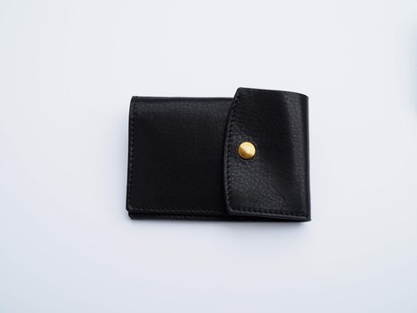 財布の中を覗かれない。支払い時にプライバシーを隠せる財布『Themis』ブラック