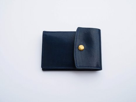 財布の中を覗かれない。支払い時にプライバシーを隠せる財布『Themis』ロイヤルブルー